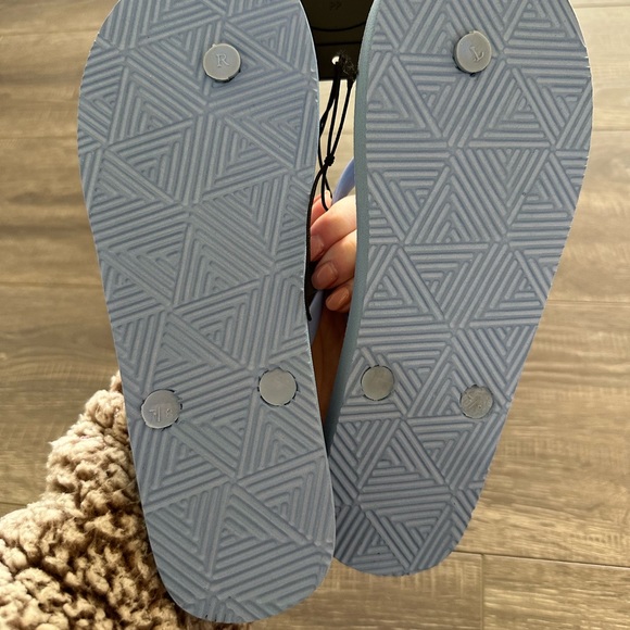 3/$5 NWT flip flops - Picture 3 of 4